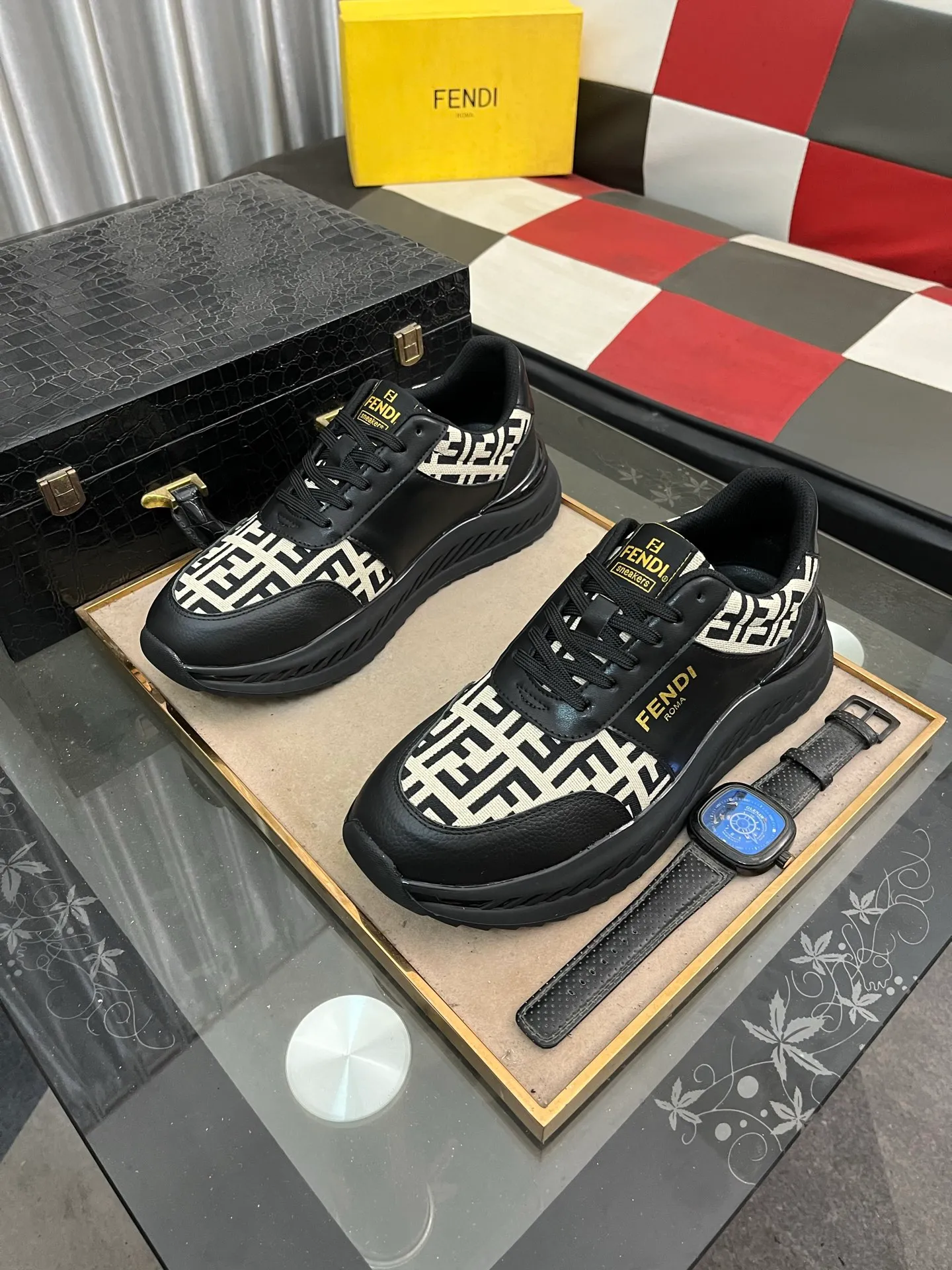 Men's Men's Shoes💰458⌚️⌚️[Fendi] Fendi's latest casual shoes for men! Available at counters simultaneously! Made entirely of imported top-grain calfskin, the interior is made of top-grain water-dyed cowhide, and the original factory-supplied rubber outsole. Leading new fashion concepts. Matching code: 38-444️⃣Colors available